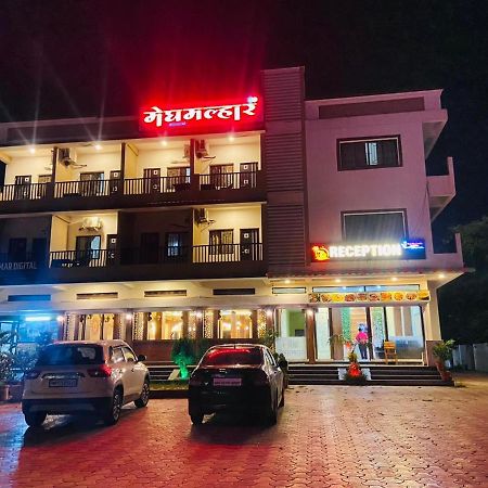 Hotel Meghmalhar Lodging Jejuri Exterior foto