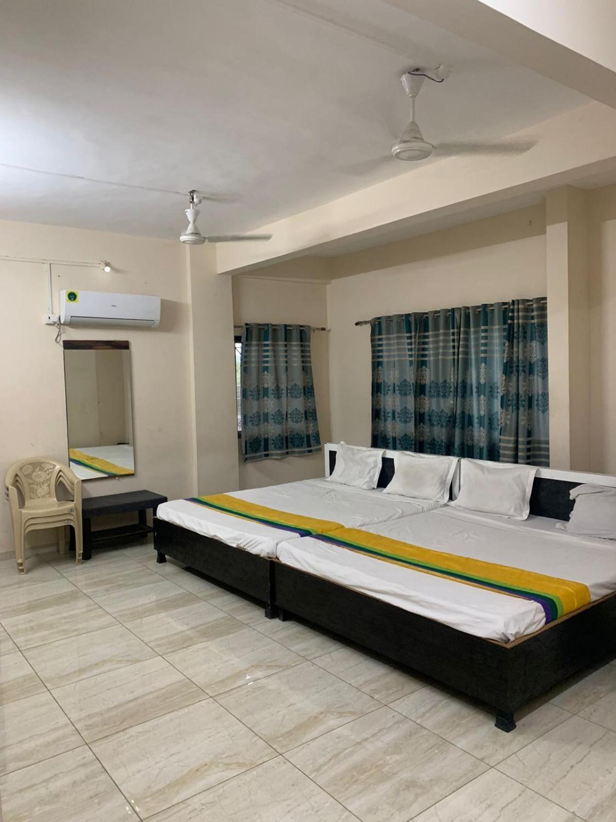 Hotel Meghmalhar Lodging Jejuri Exterior foto
